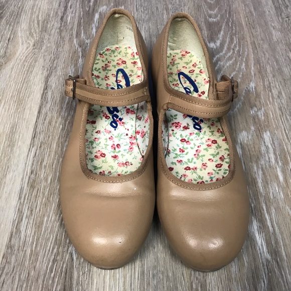 Capezio Other - Capezio Tan Mary Jane Tap Shoes Size 4.5
